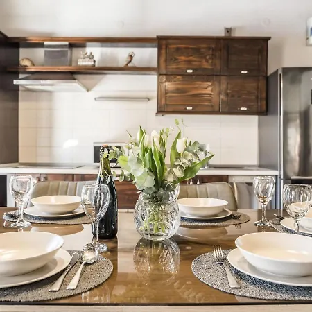 Pretty In With Fenced Garden Holiday home