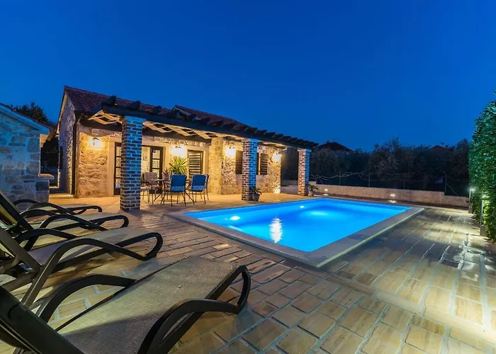 Prázdninový dům Suko An Near The Sea