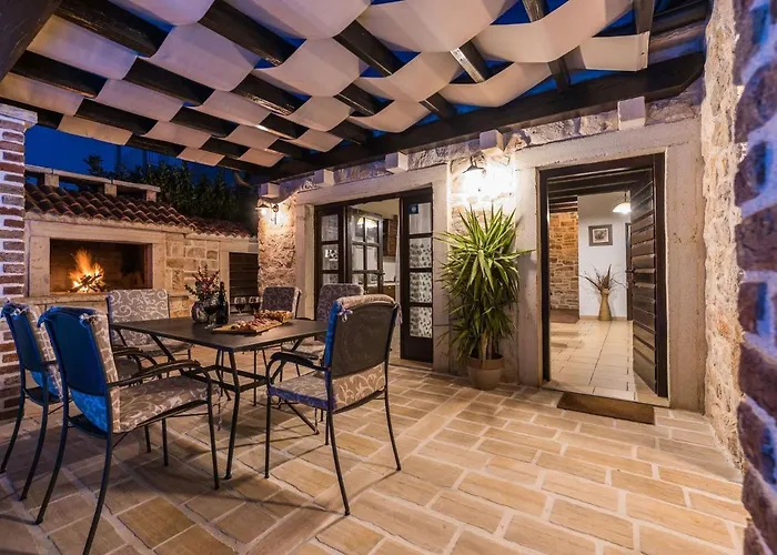 Suko An Near The Sea Sukošan